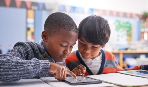 When AI Tutoring Helps - Timing Support Around the Learner