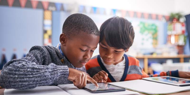 When AI Tutoring Helps - Timing Support Around the Learner