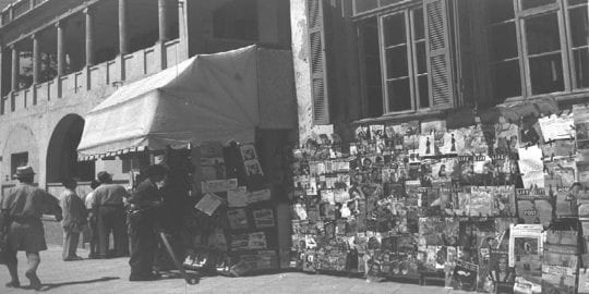 newspaper-stand-mod.jpg