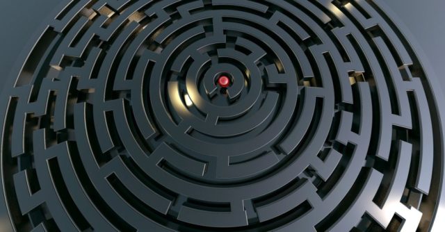 labyrinth-2037903_1920.jpg